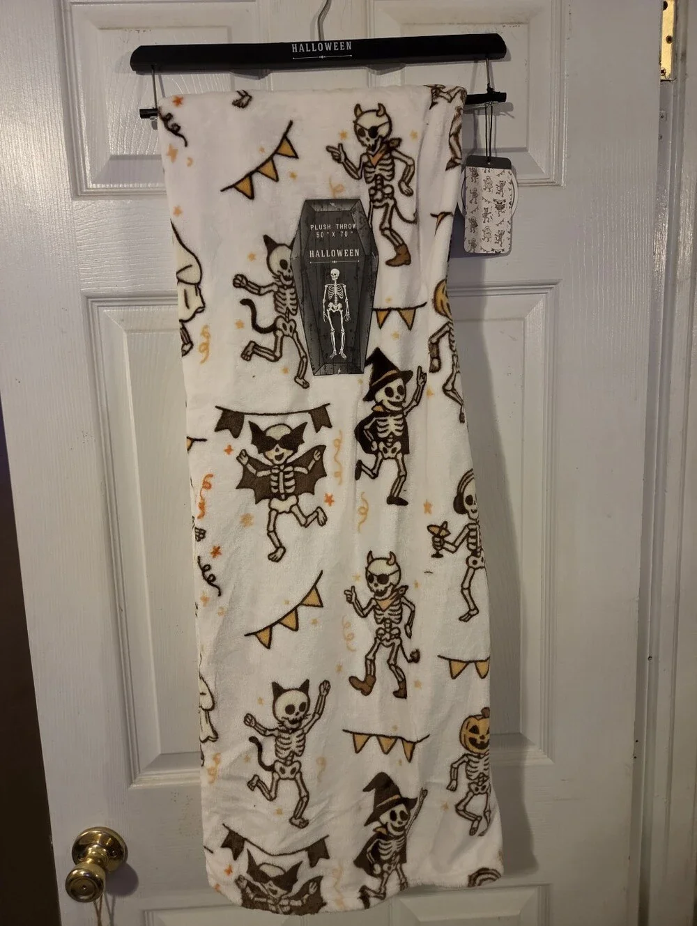 Dresssed Up NWT skeleton Plush Throw